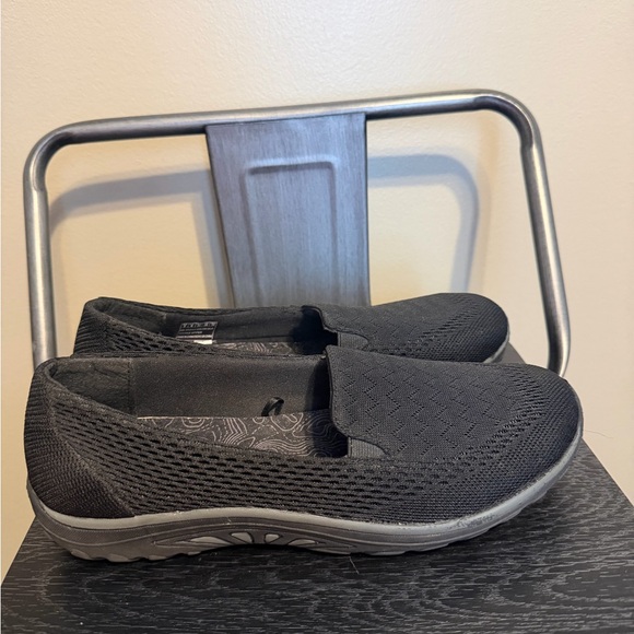 Skechers Relaxed Fit Black Memory Foam Slip On Shoes Size 9 - Picture 5 of 11